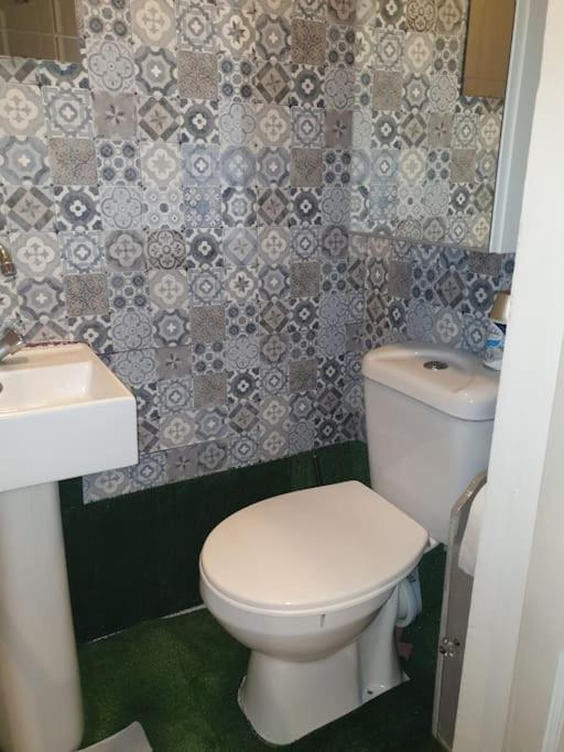Spacious Bedroom With Private Bathroom. Abbey Wood Εξωτερικό φωτογραφία