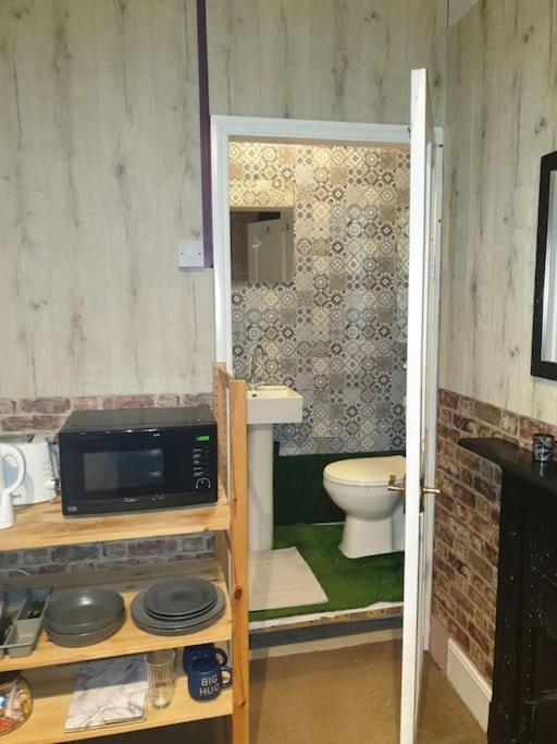 Spacious Bedroom With Private Bathroom. Abbey Wood Εξωτερικό φωτογραφία